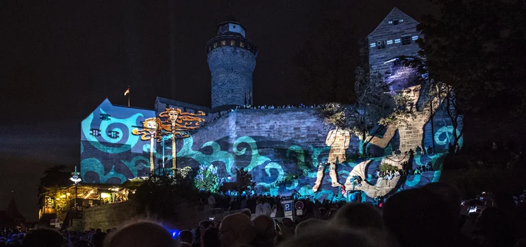 Blaue Nacht in Nürnberg: Lichtkunst zieht 2027 nach St. Lorenz