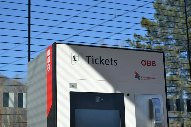 Deutschlandticket: Abo und Abbuchung vor November prüfen