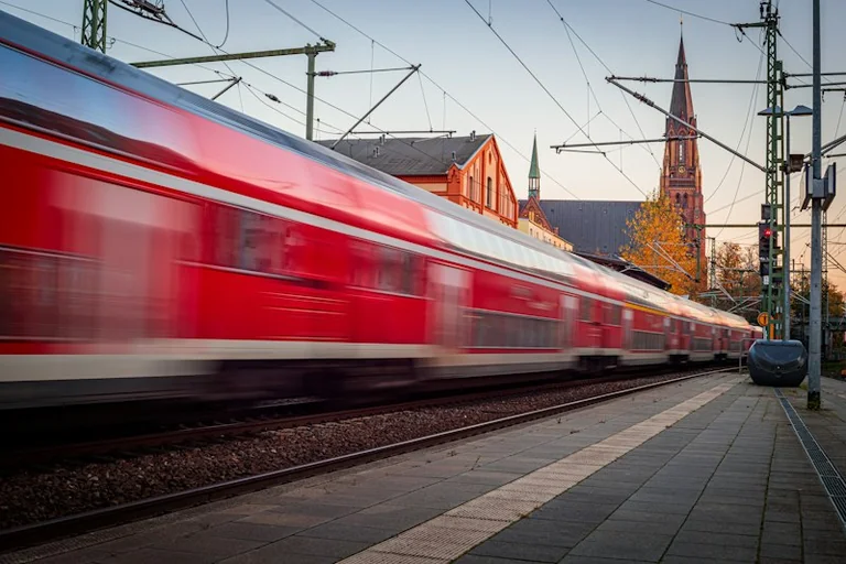 Deutschlandticket: Gültigkeit, Kündigung und Mitnahme prüfen