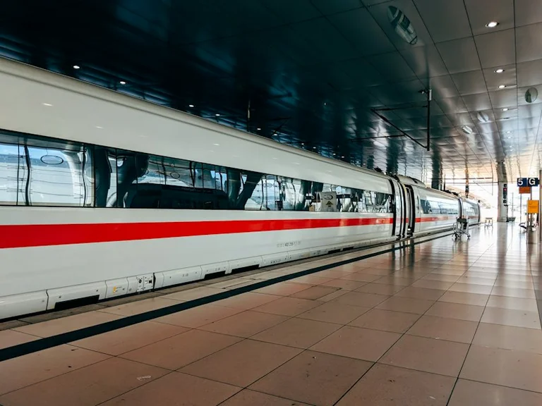 Deutschlandticket kostet 2026 monatlich 63 Euro