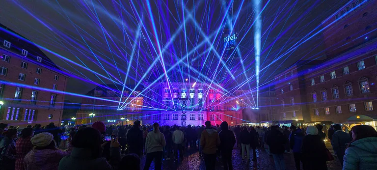 Lichtkunst und Sonntagsshopping: Kiel leuchtet am 1. November